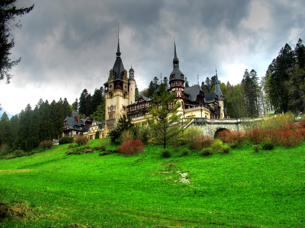 Peles-Castle-Sinaia-Romania.jpg