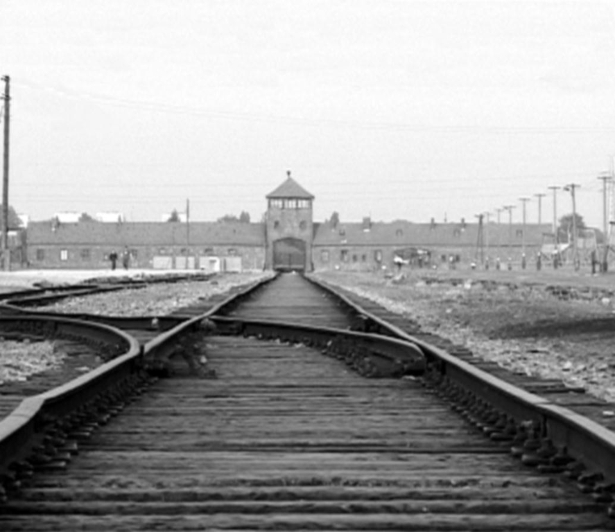 auschwitz-train-tracks.jpg