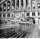 609px-Bundesarchiv_B_145_Bild-F003102-0010,_Berlin,_Anhalter_Bahnhof.jpg