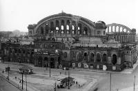 Bundesarchiv_B_145_Bild-P054491,_Berlin,_Ruine_des_Anhalter_Bahnhofes.jpg