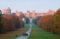 1200px-Windsor_Castle_at_Sunset_-_Nov_2006.jpg