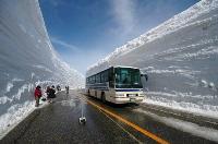 how-to-clean-the-road-in-japan01.jpg