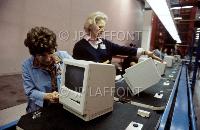 MACINTOSH-APPLE-FACTORY-45-LAF199798.jpg